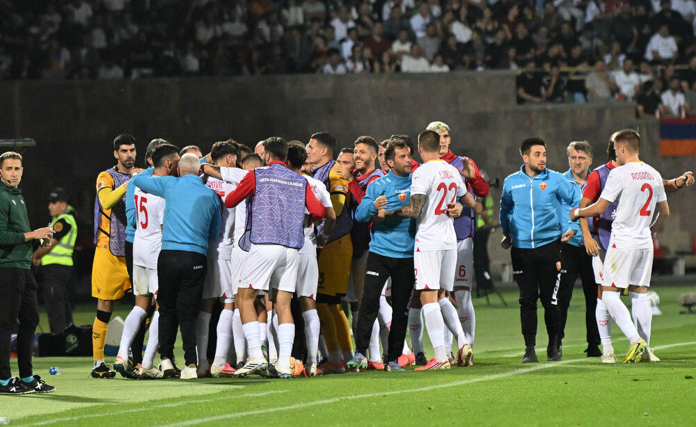 <p>Crnogorski fudbaleri igraju protiv Jermenije u Kahstanu meč drugog kola Lige nacija.</p>  <p>Neke kadrove iz prvog poluvremena, uključujući i slavlja naših fudbalera kod dva gola, pogledajte u foto-galeriji.</p>