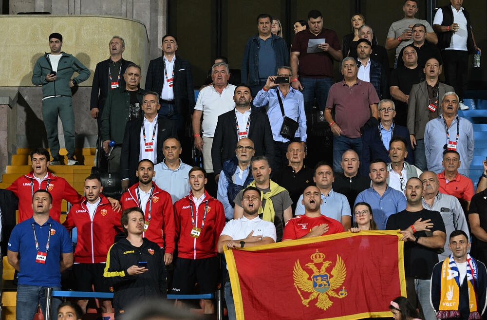 <p>Crnogorski fudbaleri igraju protiv Jermenije u Kahstanu meč drugog kola Lige nacija.</p>  <p>Neke kadrove iz prvog poluvremena, uključujući i slavlja naših fudbalera kod dva gola, pogledajte u foto-galeriji.</p>