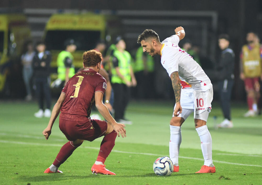 <p>Crnogorski fudbaleri pobijedili su Jermeniju u Jerevanu 3:2, u meču drugog kola Lige nacija.</p>  <p>Neke kadrove iz oba poluvremena, uključujući i slavlja naših fudbalera kod sva tri gola, pogledajte u foto-galeriji.</p>
