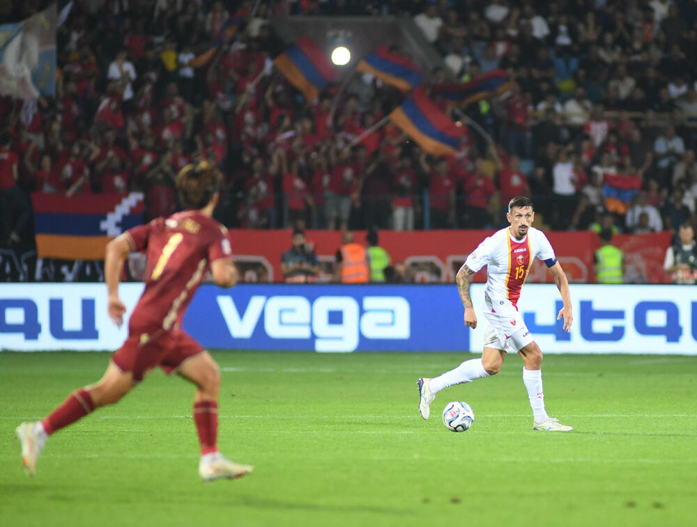 <p>Crnogorski fudbaleri pobijedili su Jermeniju u Jerevanu 3:2, u meču drugog kola Lige nacija.</p>  <p>Neke kadrove iz oba poluvremena, uključujući i slavlja naših fudbalera kod sva tri gola, pogledajte u foto-galeriji.</p>