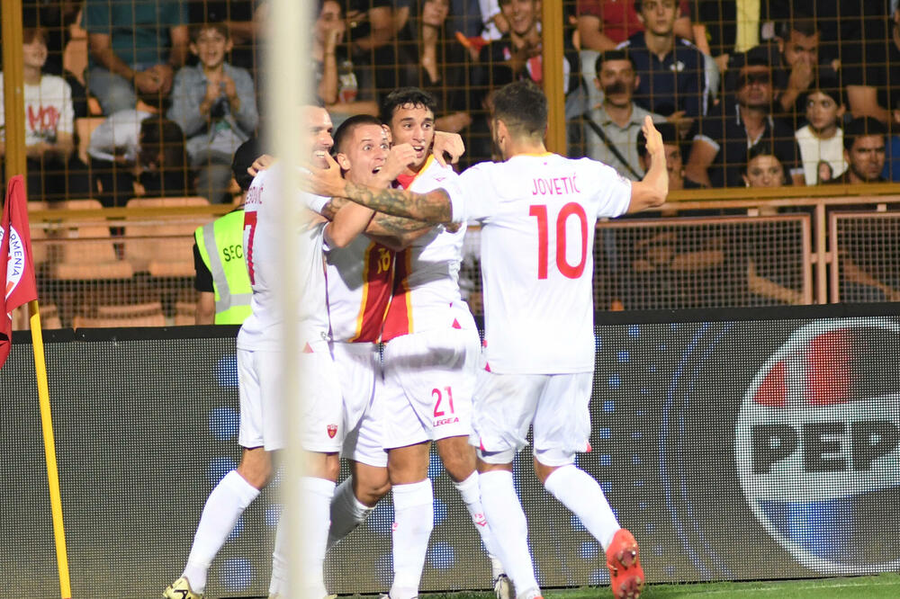 Važan trijumf u Jerevanu: Latković slavi saigračima, Foto: FSCG