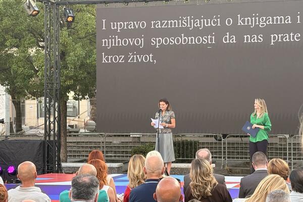 U glavnom gradu glavna je knjiga