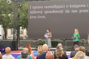 U glavnom gradu glavna je knjiga