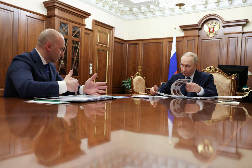 Vladimir Putin tokom sastanka sa guvernerom Kalinjingradske oblasti Aleksejem Besprozvanihom u Moskvi, Foto: REUTERS