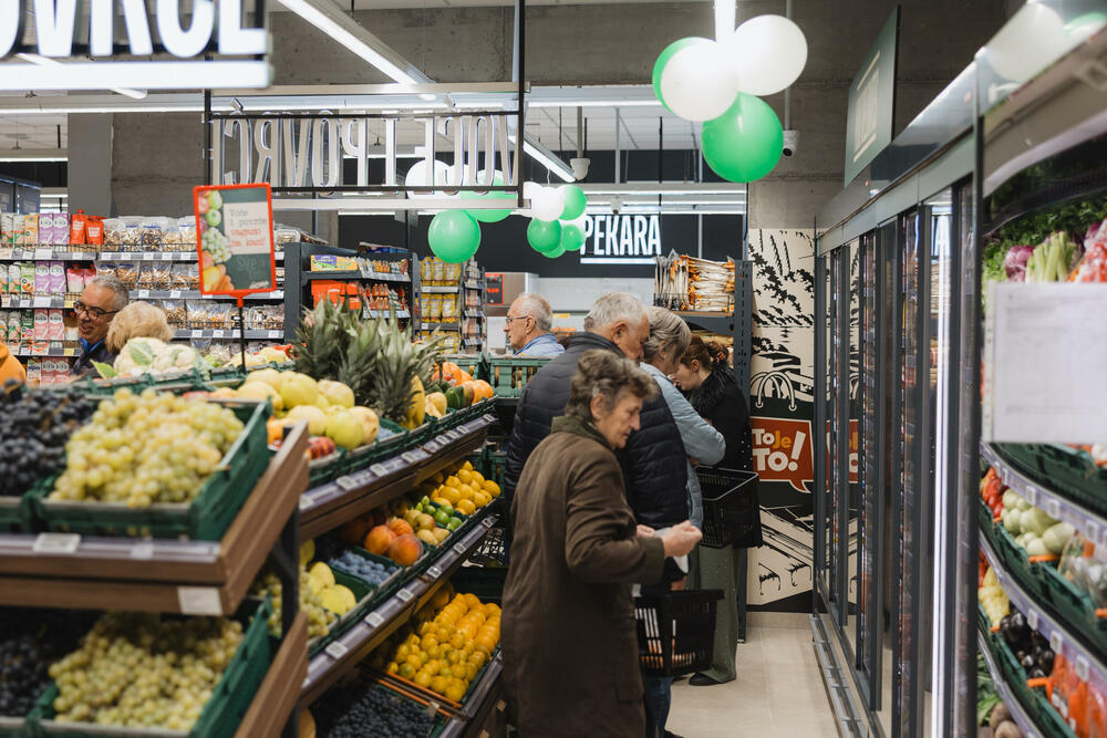 <p>Berane je danas dobilo svoj prvi Aroma market, koji je otvoren na lokaciji Park IV bb.</p>