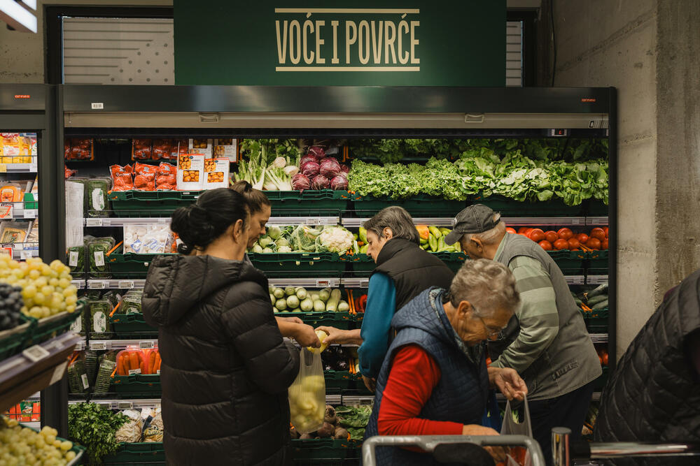 <p>Berane je danas dobilo svoj prvi Aroma market, koji je otvoren na lokaciji Park IV bb.</p>