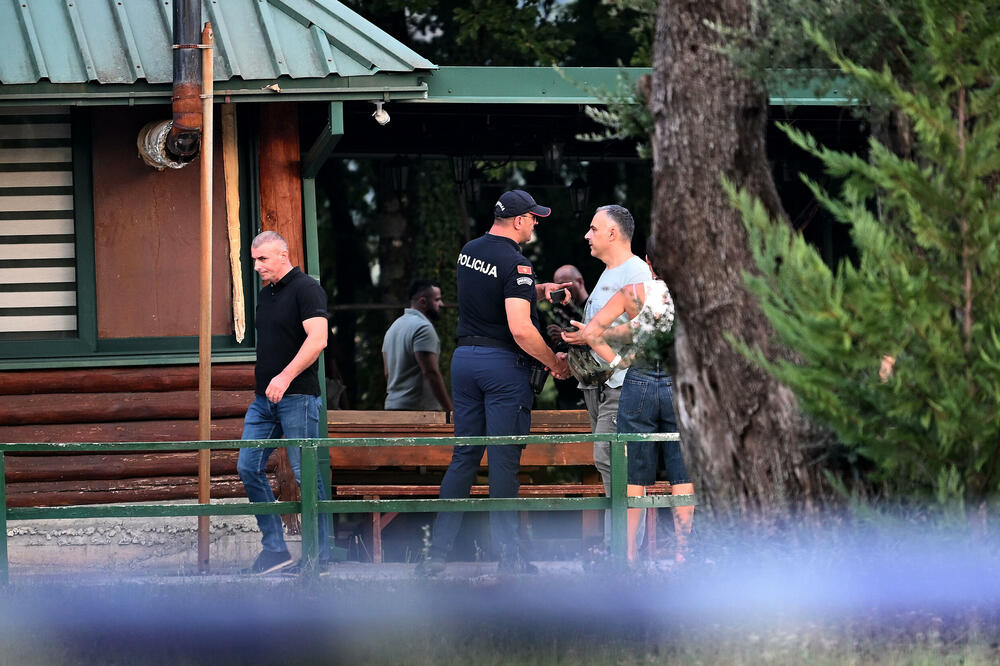 Uviđaj na mjestu trostrukog ubistv, Foto: BORIS PEJOVIC
