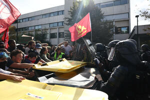 Protesti đaka i studenata u Francuskoj, neredi na ulicama