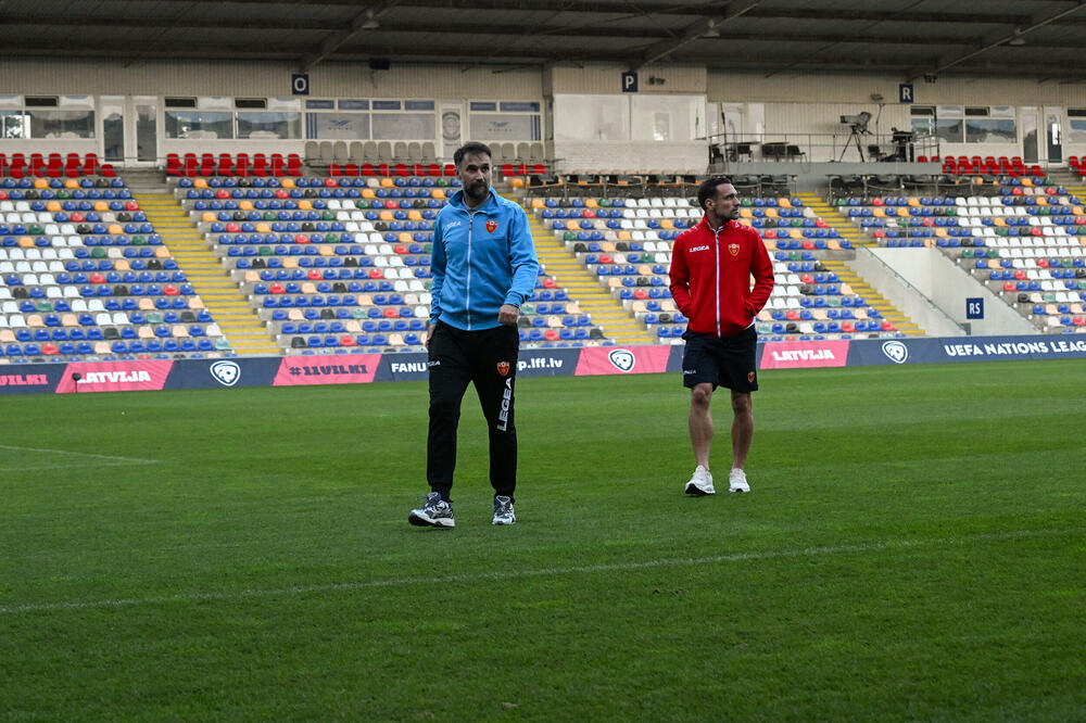 Vučinić i Vešović su provjerili kvalitet terena na &ldquo;Skonto&rdquo; stadionu, Foto: FSCG