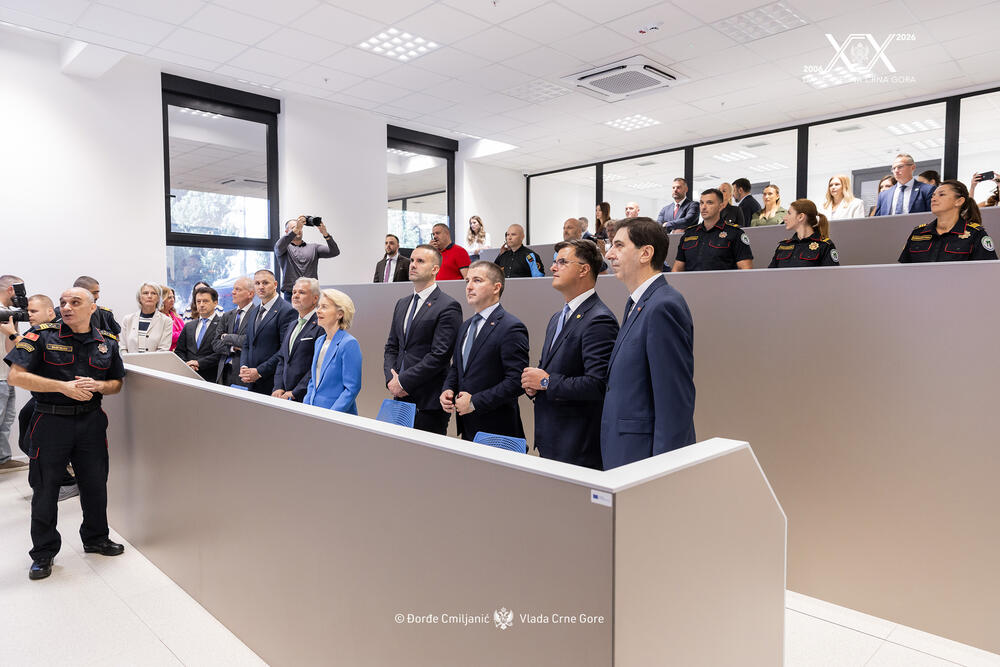 <p>Iz Ministarstva unutrašnjih poslova (MUP) je saopšteno da je nova administrativna zgrada granične policije u podgoričkom naselju Zagorič, namijenjena jačanju koordinacije među crnogorskim organima za granicu i migracije, otvorena danas i predata MUP-u od strane Međunarodne organizacije za migracije IOM</p>