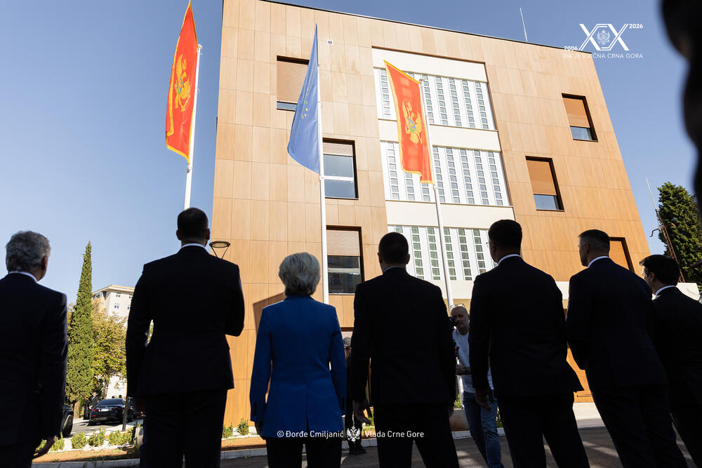 <p>Iz Ministarstva unutrašnjih poslova (MUP) je saopšteno da je nova administrativna zgrada granične policije u podgoričkom naselju Zagorič, namijenjena jačanju koordinacije među crnogorskim organima za granicu i migracije, otvorena danas i predata MUP-u od strane Međunarodne organizacije za migracije IOM</p>