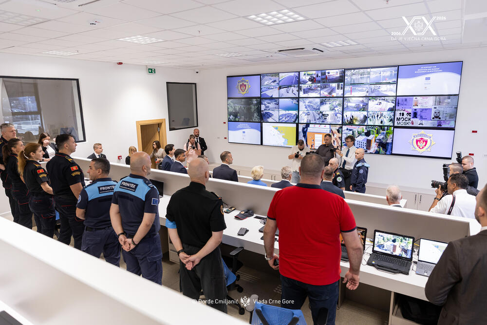 <p>Iz Ministarstva unutrašnjih poslova (MUP) je saopšteno da je nova administrativna zgrada granične policije u podgoričkom naselju Zagorič, namijenjena jačanju koordinacije među crnogorskim organima za granicu i migracije, otvorena danas i predata MUP-u od strane Međunarodne organizacije za migracije IOM</p>