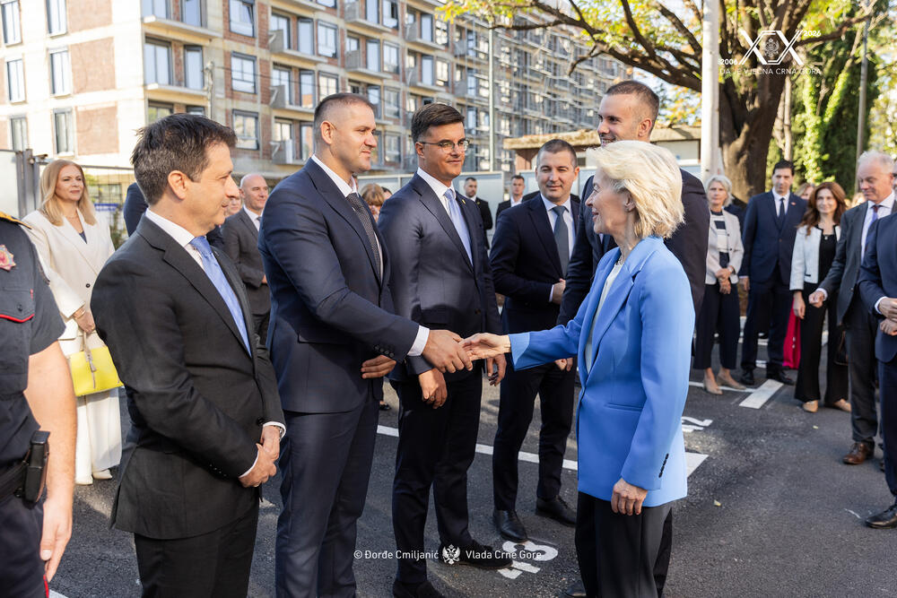 <p>Iz Ministarstva unutrašnjih poslova (MUP) je saopšteno da je nova administrativna zgrada granične policije u podgoričkom naselju Zagorič, namijenjena jačanju koordinacije među crnogorskim organima za granicu i migracije, otvorena danas i predata MUP-u od strane Međunarodne organizacije za migracije IOM</p>