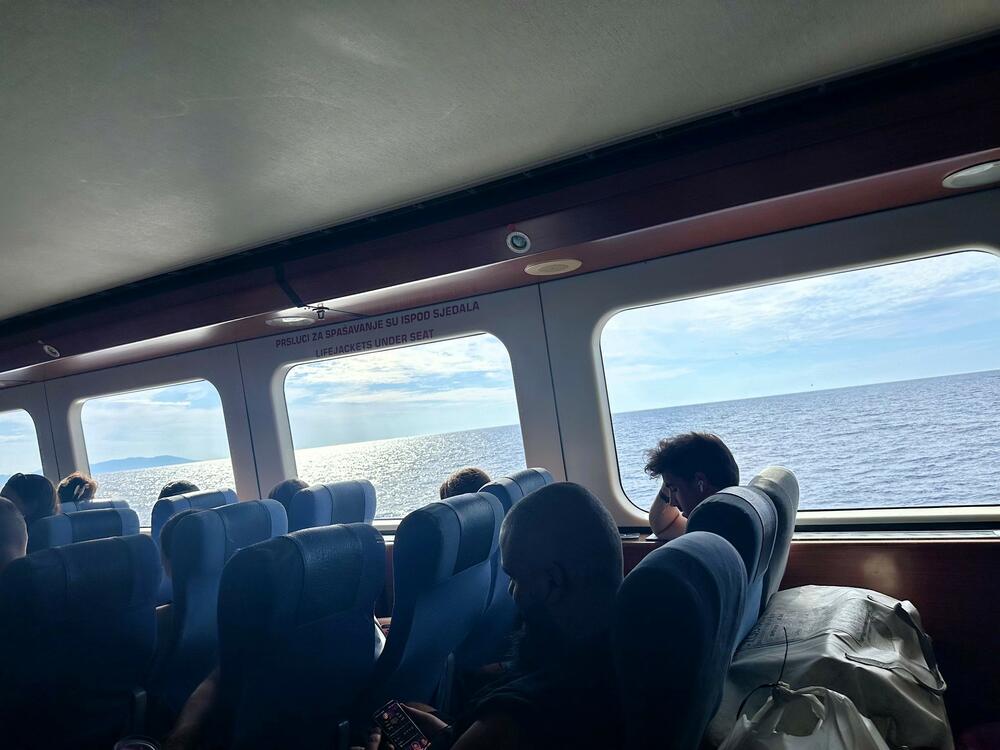 Katamaran iz Splita za Velu Luku