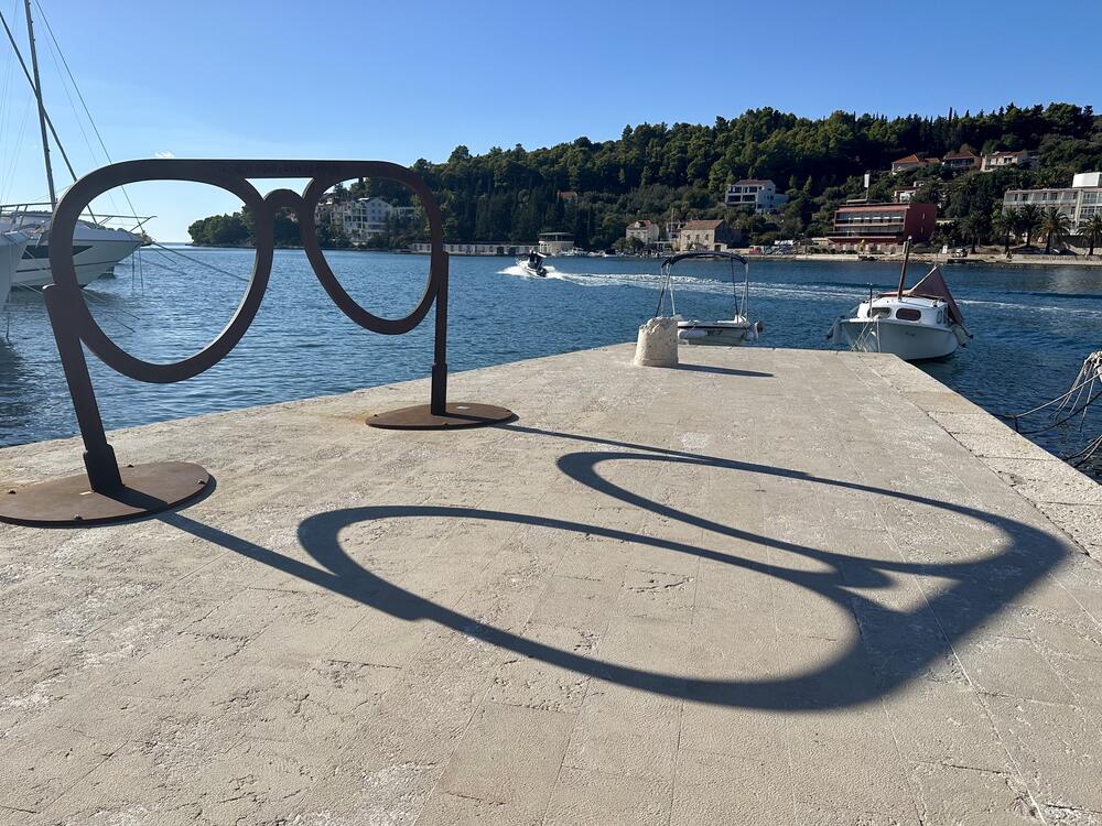 Instalacija naočare Olivera Dragojevića
