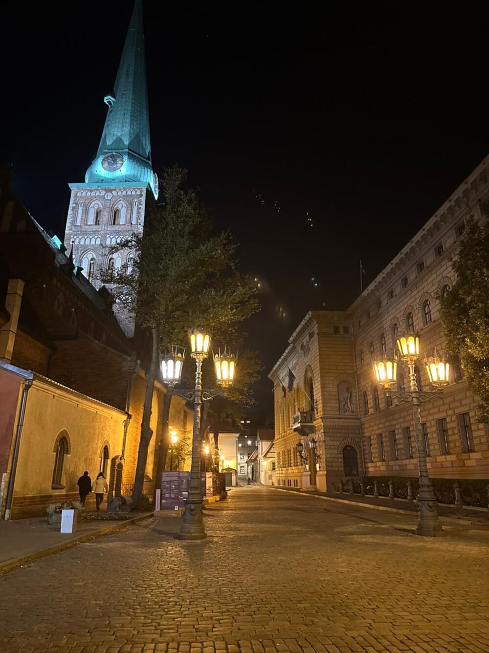 <p>Biser Bltika - fudbaleri Crne Gore večeras igraju u jednom od najljepših gradova Evrope </p>