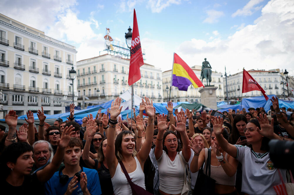 Sa protesta ispred parlamenta, Foto: Reuters