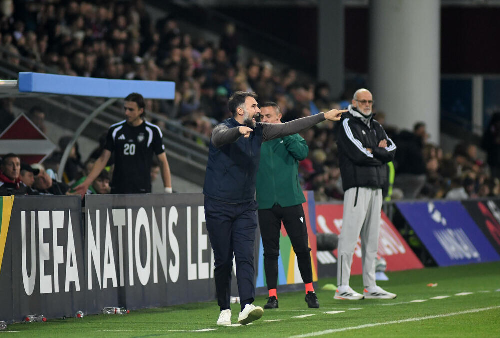 <p>Crna Gora je pobijedila Letoniju u Rigi sa 2:1 u meču 3. kola Lige nacija.</p>  <p>Treća pobjeda izabranika Mirka Vučinića u trećem meču na startu najmlađeg Uefinog reprezentativnog takmičenja. Bilo je teško na sadionu "Skonto", naročito u finišu kada su Letonci smanjili na 2:1, ali je Crna Gora izdržala.</p>  <p>Dva gola sjajnog Vasilija Adžića bila su dovoljna.</p>  <p>Pogledajte neke sekvence.</p>