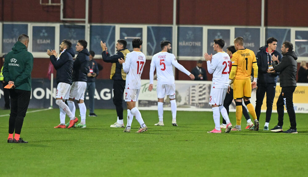 <p>Crna Gora je pobijedila Letoniju u Rigi sa 2:1 u meču 3. kola Lige nacija.</p>  <p>Treća pobjeda izabranika Mirka Vučinića u trećem meču na startu najmlađeg Uefinog reprezentativnog takmičenja. Bilo je teško na sadionu "Skonto", naročito u finišu kada su Letonci smanjili na 2:1, ali je Crna Gora izdržala.</p>  <p>Dva gola sjajnog Vasilija Adžića bila su dovoljna.</p>  <p>Pogledajte neke sekvence.</p>