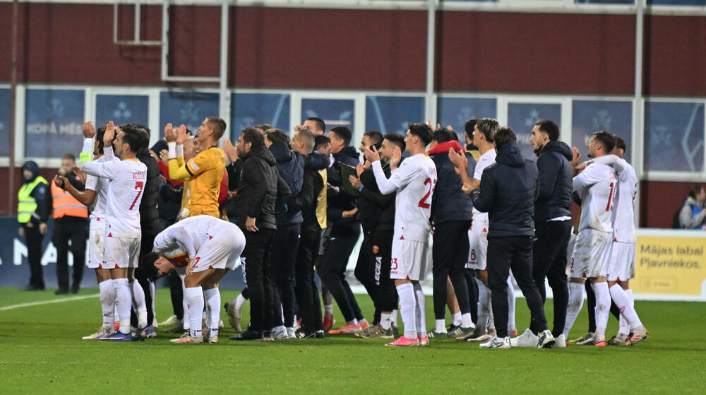 <p>Crna Gora je pobijedila Letoniju u Rigi sa 2:1 u meču 3. kola Lige nacija.</p>  <p>Treća pobjeda izabranika Mirka Vučinića u trećem meču na startu najmlađeg Uefinog reprezentativnog takmičenja. Bilo je teško na sadionu "Skonto", naročito u finišu kada su Letonci smanjili na 2:1, ali je Crna Gora izdržala.</p>  <p>Dva gola sjajnog Vasilija Adžića bila su dovoljna.</p>  <p>Pogledajte neke sekvence.</p>