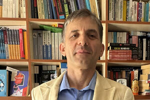 Vještačka inteligencija i medijska moć: Nova knjiga Zvezdana...