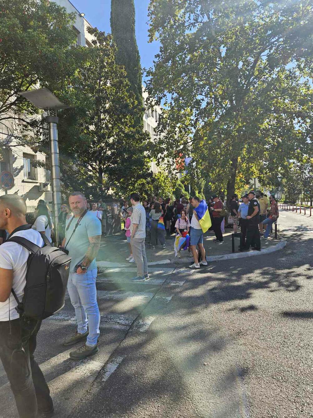 <p>Narativ ovogodišnjeg Prajda, kako su ranije najavili organizatori, usmjeren je na društvene i političke okolnosti koje karakterišu rast desničarskih struja, militarizacija i ratovi, ali i na borbu za prava i dostojanstven život</p>