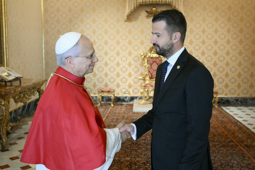<p>"Tokom razgovora potvrđeno je prijateljstvo Crne Gore i Svete Stolice, kao i zajednička posvećenost miru, međusobnom poštovanju i dostojanstvu svakog čovjeka", piše u saopštenju Kancelarije za odnose s javnošću predsjednika Crne Gore</p>