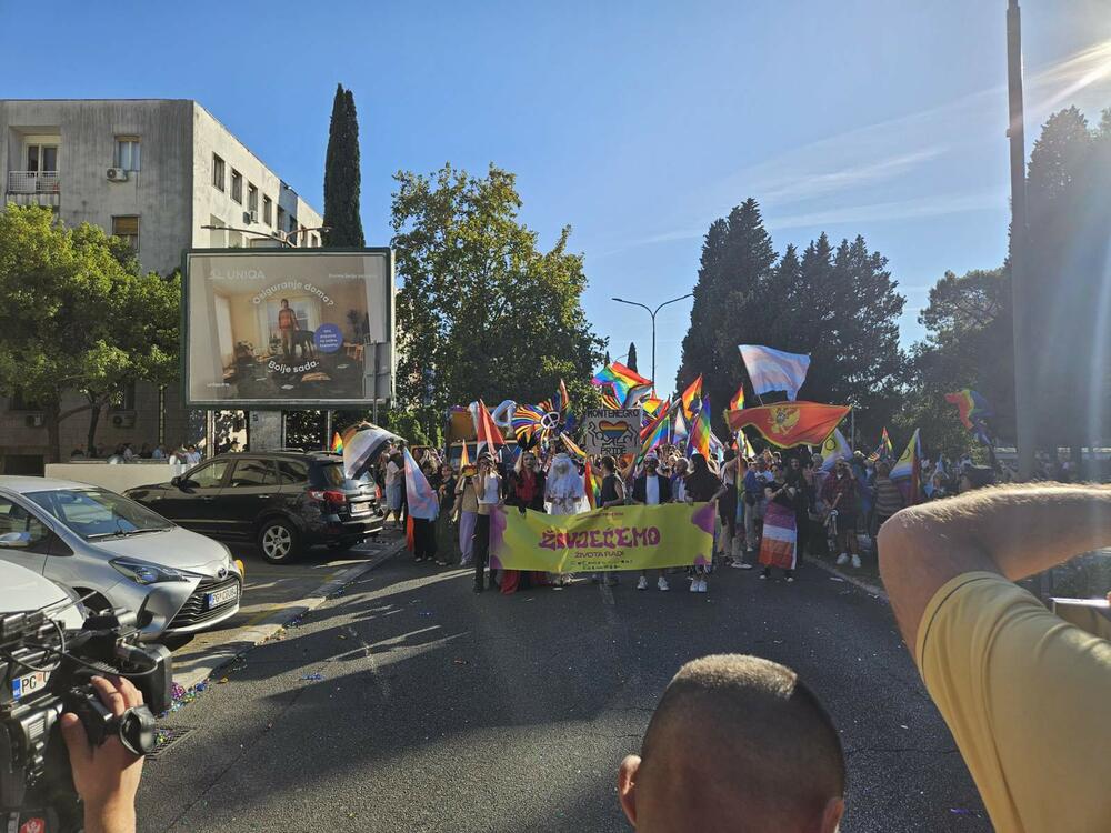 <p>Na četrnaestom Montenegro Prajdu u Podgorici održani govori, učesnici prošetali ulicama centra Podgorice</p>
