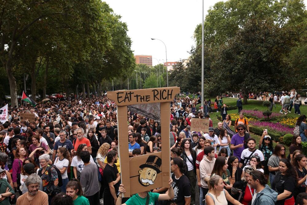 "Pojesti bogate". Detalj sa demonstracija u Madridu, Foto: Reuters