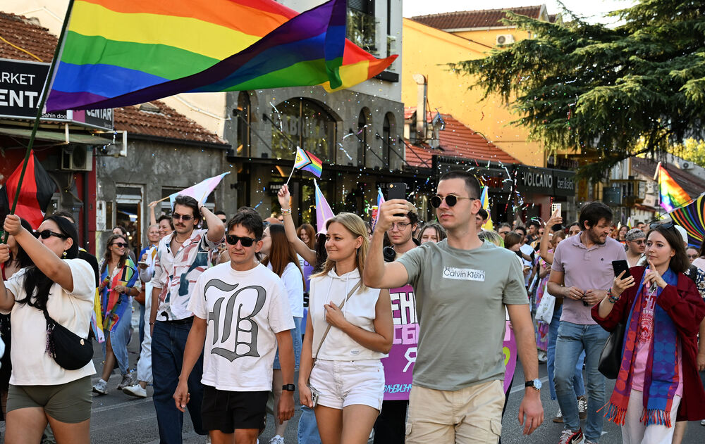 <p>Na četrnaestom Montenegro Prajdu u Podgorici održani govori, učesnici prošetali ulicama centra grada</p>