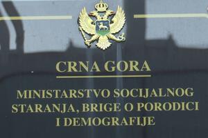 Hiljade građana mjesecima čekaju na odluke o pravu na tuđu njegu i...