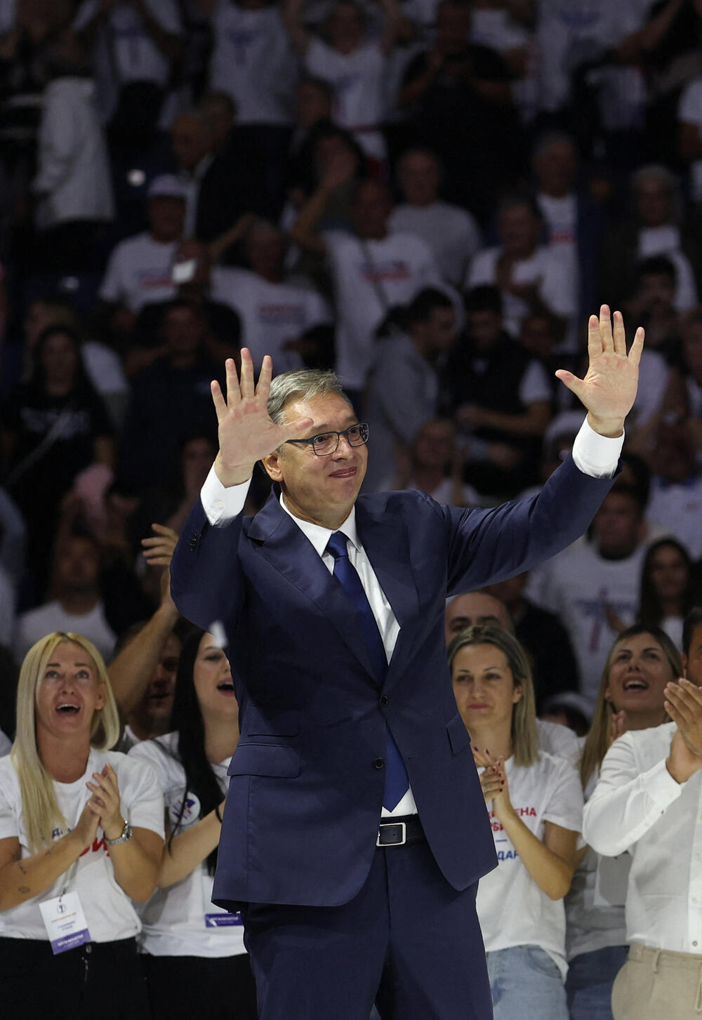 <p>Događaj, koji su prenosile desetine televizijskih kanala širom Srbije, uslijedio je nakon sedmice tokom koje je Vučić obilazio gradove i sela, očigledno nastojeći da učvrsti svoju popularnost, poljuljanu nakon gotovo dvije godine neprekidnih antivladinih protesta</p>