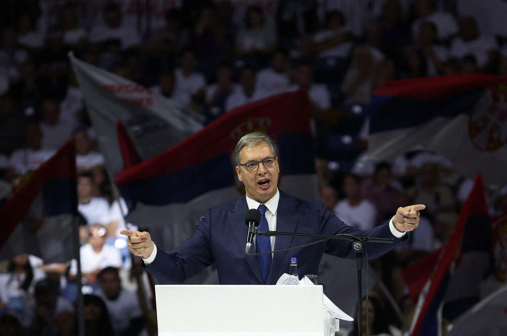 <p>Događaj, koji su prenosile desetine televizijskih kanala širom Srbije, uslijedio je nakon sedmice tokom koje je Vučić obilazio gradove i sela, očigledno nastojeći da učvrsti svoju popularnost, poljuljanu nakon gotovo dvije godine neprekidnih antivladinih protesta</p>