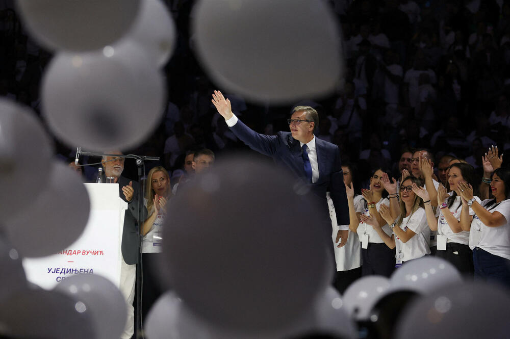 <p>Događaj, koji su prenosile desetine televizijskih kanala širom Srbije, uslijedio je nakon sedmice tokom koje je Vučić obilazio gradove i sela, očigledno nastojeći da učvrsti svoju popularnost, poljuljanu nakon gotovo dvije godine neprekidnih antivladinih protesta</p>