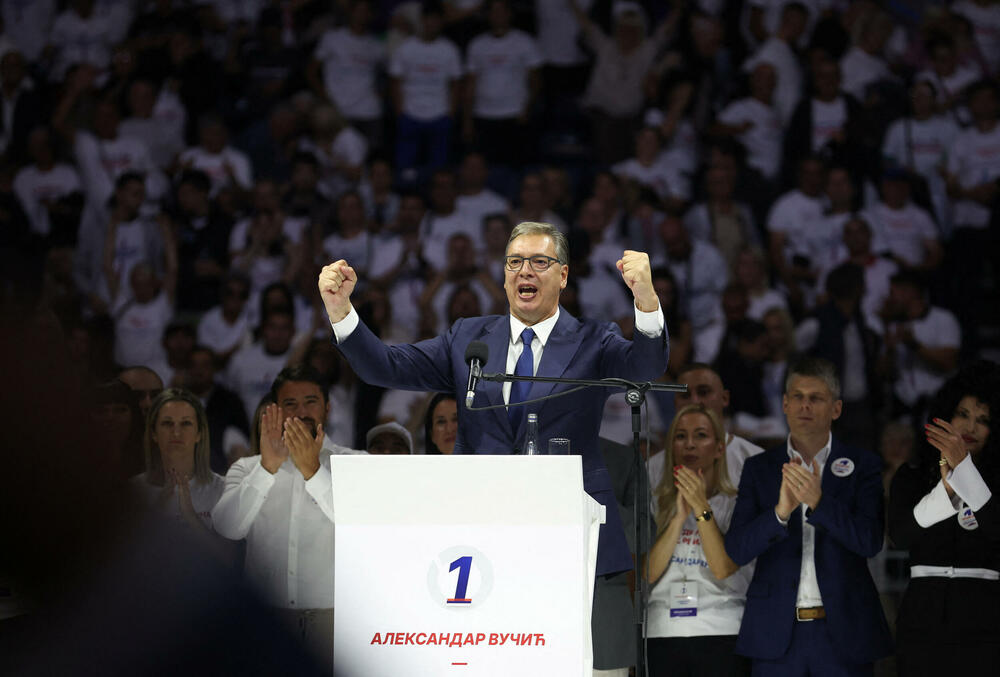 <p>Događaj, koji su prenosile desetine televizijskih kanala širom Srbije, uslijedio je nakon sedmice tokom koje je Vučić obilazio gradove i sela, očigledno nastojeći da učvrsti svoju popularnost, poljuljanu nakon gotovo dvije godine neprekidnih antivladinih protesta</p>
