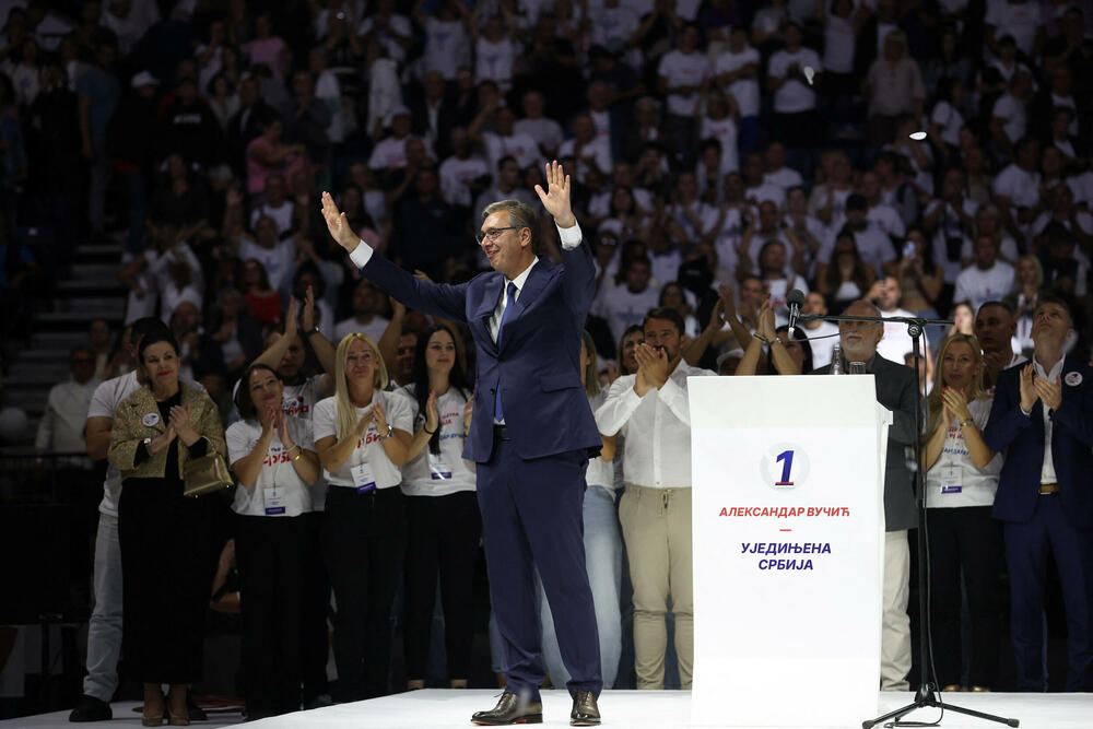 <p>Događaj, koji su prenosile desetine televizijskih kanala širom Srbije, uslijedio je nakon sedmice tokom koje je Vučić obilazio gradove i sela, očigledno nastojeći da učvrsti svoju popularnost, poljuljanu nakon gotovo dvije godine neprekidnih antivladinih protesta</p>