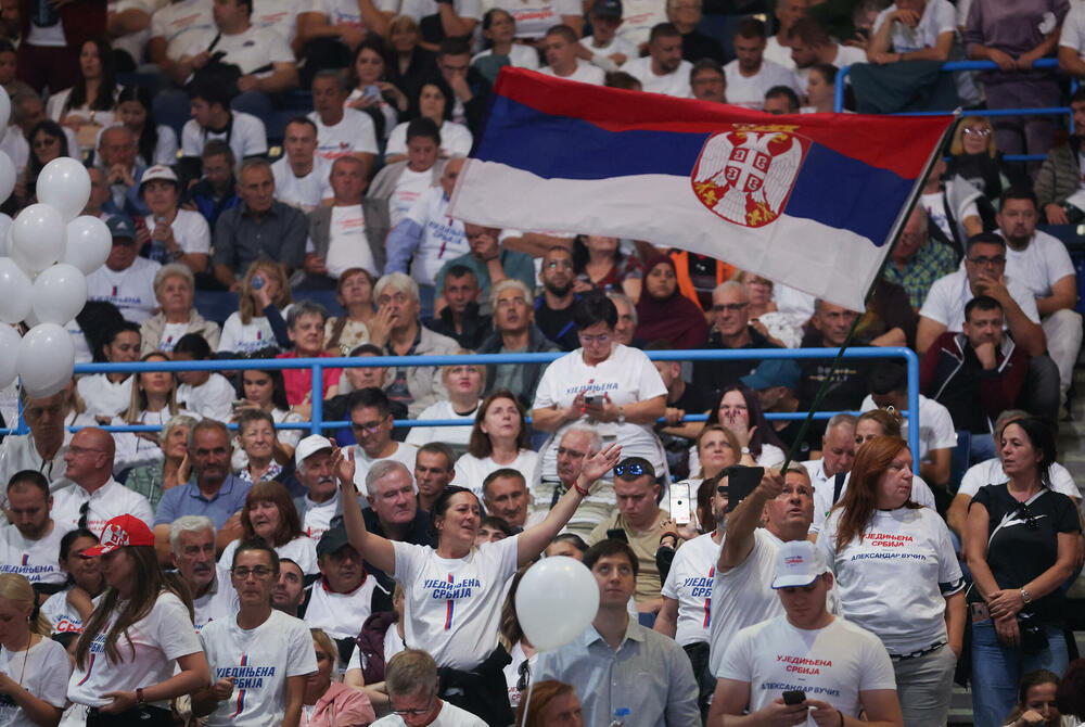 <p>Događaj, koji su prenosile desetine televizijskih kanala širom Srbije, uslijedio je nakon sedmice tokom koje je Vučić obilazio gradove i sela, očigledno nastojeći da učvrsti svoju popularnost, poljuljanu nakon gotovo dvije godine neprekidnih antivladinih protesta</p>