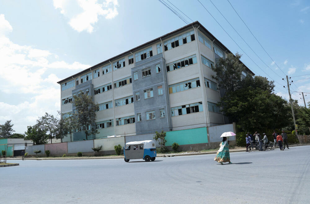 <p>Narodnooslobodilački front Tigraja (TPLF), koji predvodi opozicioni savez, saopštio je na Fejsbuku da se povukao iz glavnog grada i da će regionalna vlada biti "privremeno izmještena iz Mekelea i djelovati sa druge lokacije"</p>