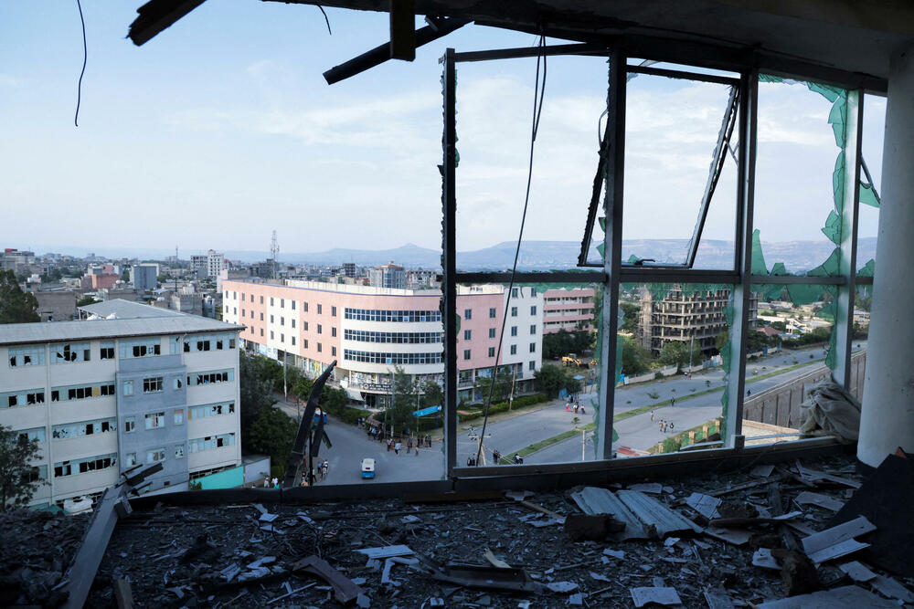 <p>Narodnooslobodilački front Tigraja (TPLF), koji predvodi opozicioni savez, saopštio je na Fejsbuku da se povukao iz glavnog grada i da će regionalna vlada biti "privremeno izmještena iz Mekelea i djelovati sa druge lokacije"</p>