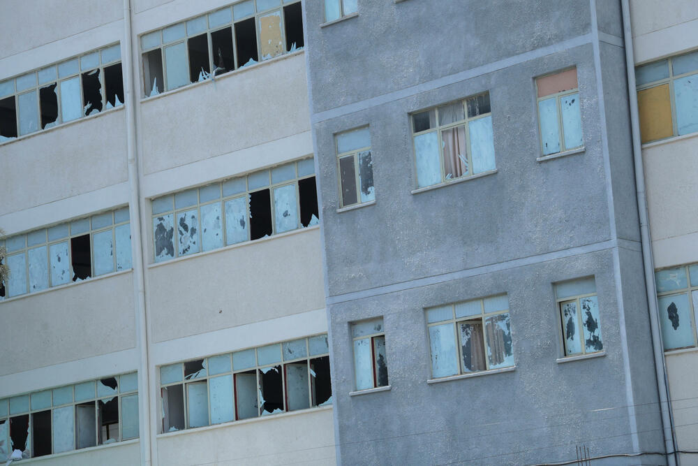 <p>Narodnooslobodilački front Tigraja (TPLF), koji predvodi opozicioni savez, saopštio je na Fejsbuku da se povukao iz glavnog grada i da će regionalna vlada biti "privremeno izmještena iz Mekelea i djelovati sa druge lokacije"</p>
