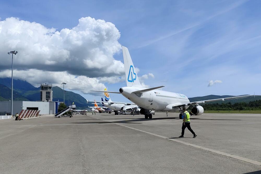 Briga za budući stručni kadar: Aerodrom Tivat (ilustracija, arhiva), Foto: Siniša Luković