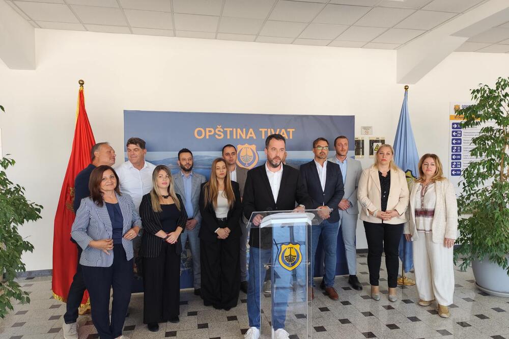 Sa konferencije za medije tivatske opozicije, Foto: Siniša Luković