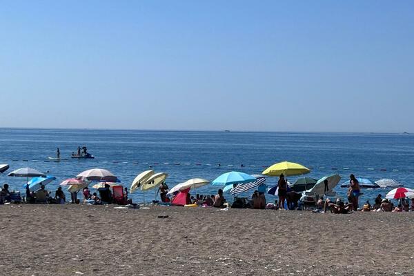 Seaside: Sea water at more than 90 percent of bathing areas is of excellent quality...