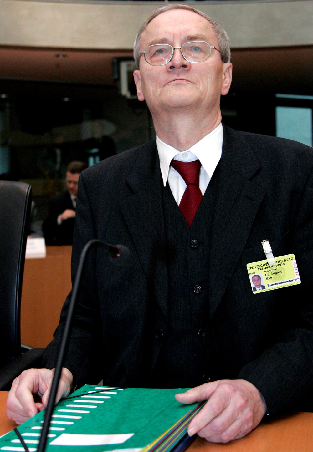 Haning pred početak sjednice parlamentarnog istražnog odbora u Berlinu, 30. novembra 2006.