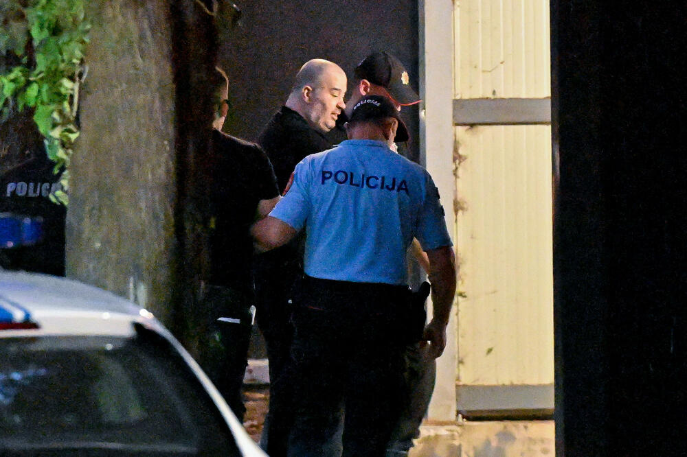 Policija sprovodi Džankića na saslušanje, Foto: Risto Bozovic