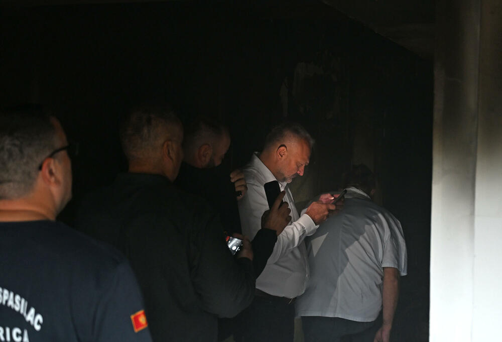 <p>Direktor Kliničkog centra Crne Gore (KCCG) Saša Radović kaže da su i pacijenti i zaposleni na sigurnom</p>