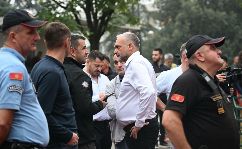 <p>Direktor Kliničkog centra Crne Gore (KCCG) Saša Radović kaže da su i pacijenti i zaposleni na sigurnom</p>