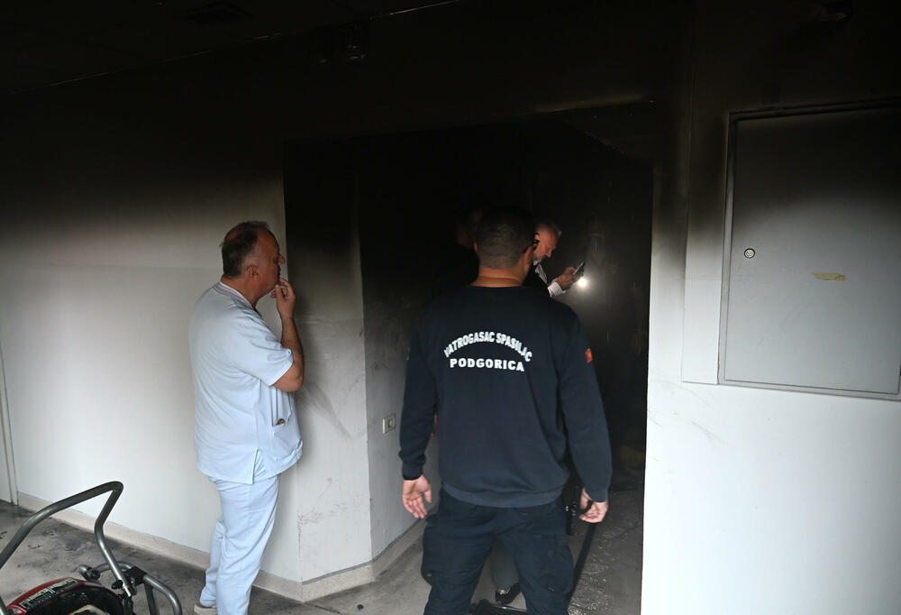 <p>Direktor Kliničkog centra Crne Gore (KCCG) Saša Radović kaže da su i pacijenti i zaposleni na sigurnom</p>