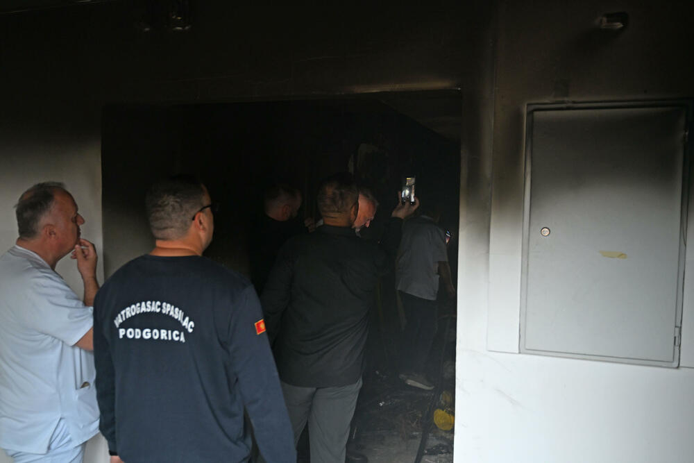 <p>Direktor Kliničkog centra Crne Gore (KCCG) Saša Radović kaže da su i pacijenti i zaposleni na sigurnom</p>