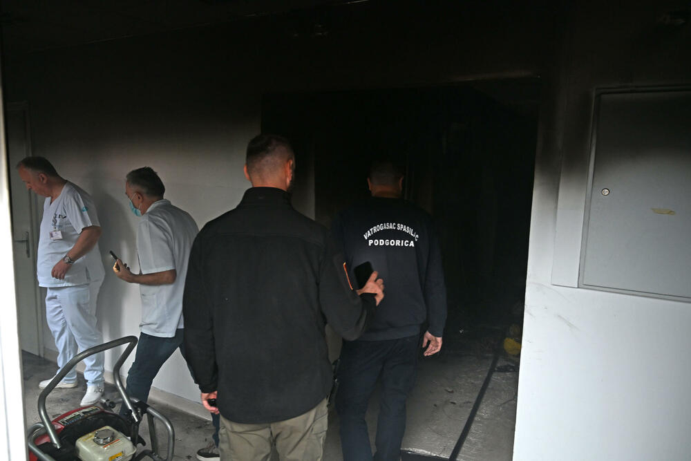 <p>Direktor Kliničkog centra Crne Gore (KCCG) Saša Radović kaže da su i pacijenti i zaposleni na sigurnom</p>
